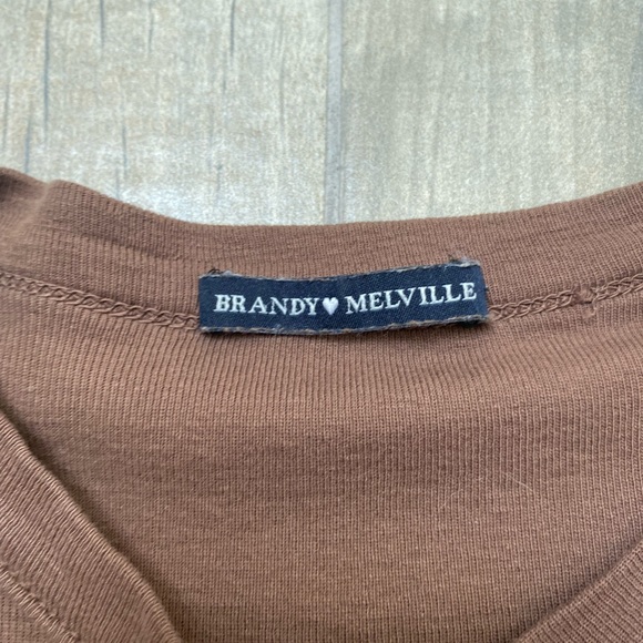 Brandy Melville short sleeve t shirt. Fits a size small - Picture 2 of 2